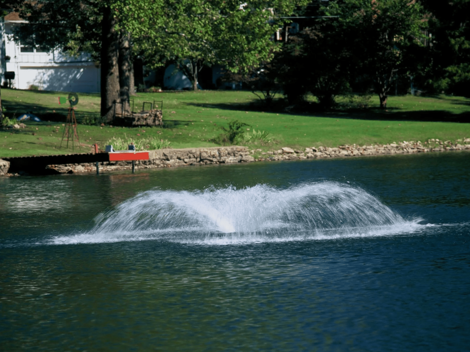 Outdoor Water Solutions: Pond Aeration Fountain / Aquarian Pro / 1/2HP-1.5HP